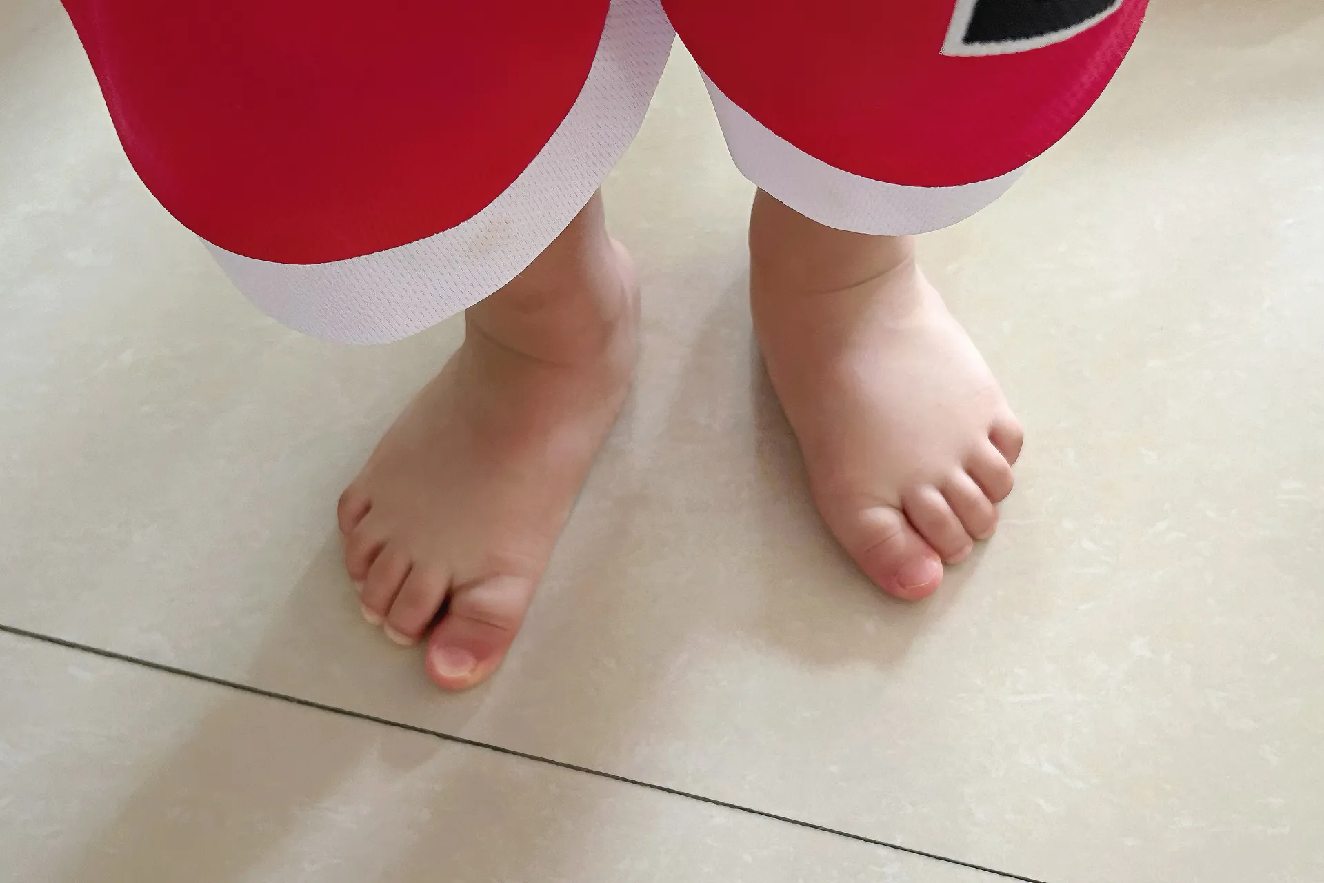 果果不穿尿不湿害怕撒尿